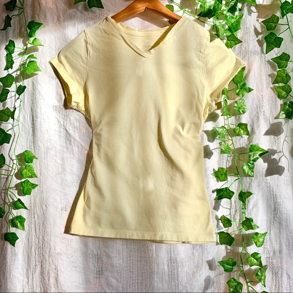 Pastel yellow basic tee